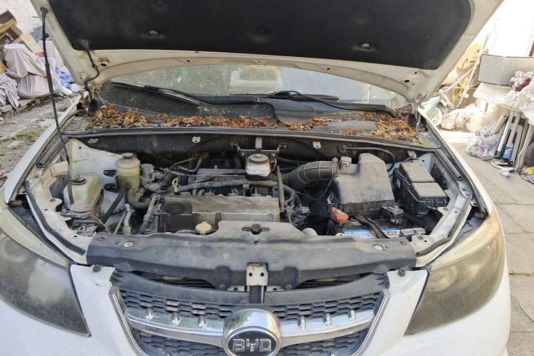 Used BYD S6 2013 Jingyue Edition 2.4L Automatic Elite Model 5 Seats Engine Bay