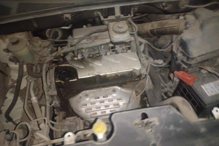 Used BYD S6 2013 Platinum Edition 2.4L Automatic Luxury Model Engine Bay
