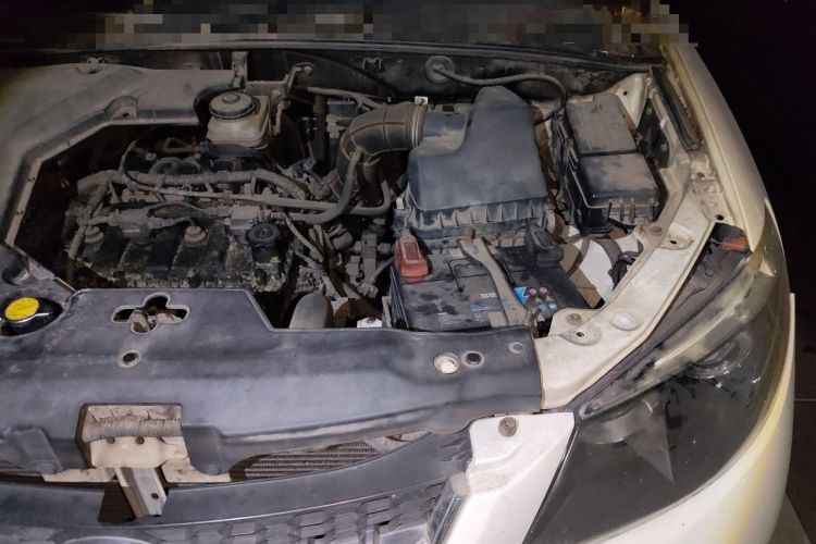 Used BYD S6 2013 Platinum Edition 2.0L Manual Luxury Model Engine Bay Left