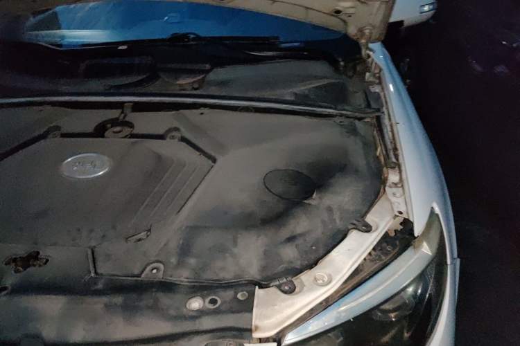 Used BYD S6 2013 Jingyue Edition 2.4L Manual Luxury 5-Seater Engine Bay Left