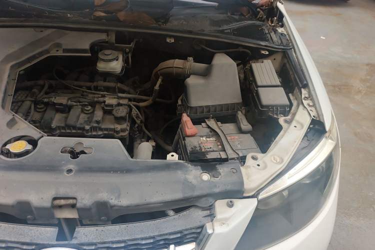 Used BYD S6 2013 Platinum Edition 2.0L Manual Luxury Model Engine Bay Left