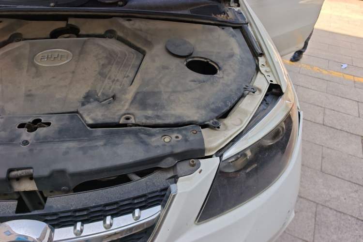 Used BYD S6 2013 Platinum Edition 2.0L Manual Luxury Model Engine Bay Left