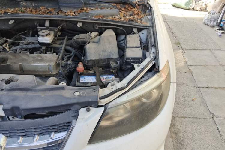 Used BYD S6 2013 Jingyue Edition 2.4L Automatic Elite Model 5 Seats Engine Bay Left