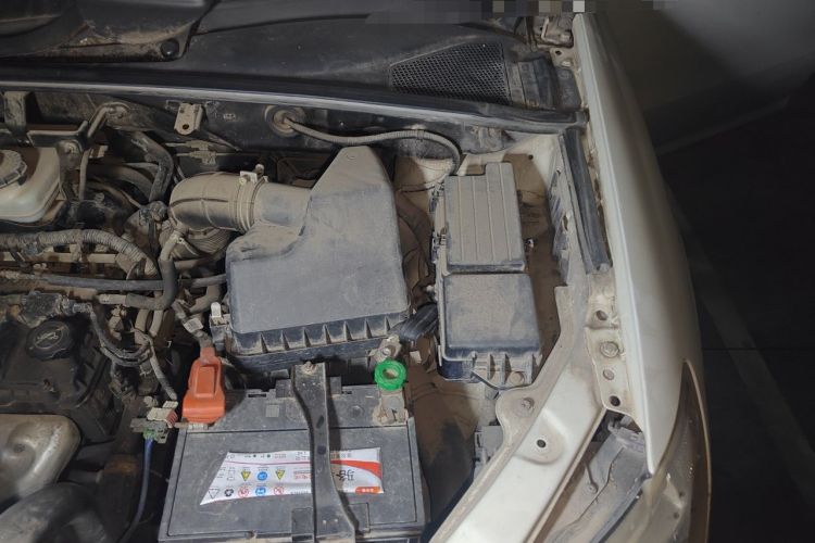 Used BYD S6 2013 Platinum Edition 2.0L Manual Luxury Model Engine Bay Left