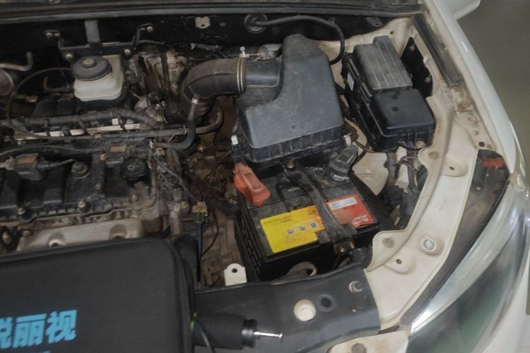 Used BYD S6 2013 Platinum Edition 2.0L Manual Luxury Model Engine Bay Left