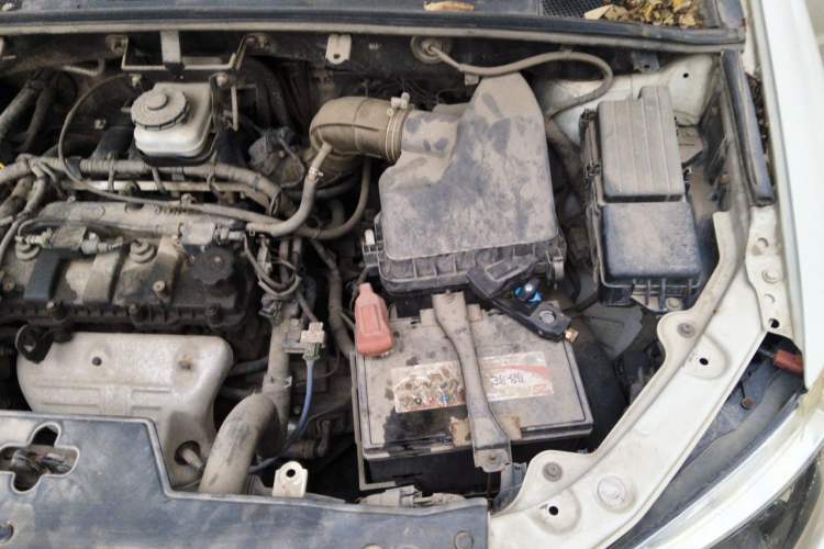 Used BYD S6 2013 Platinum Edition 2.0L Manual Luxury Model Engine Bay Left
