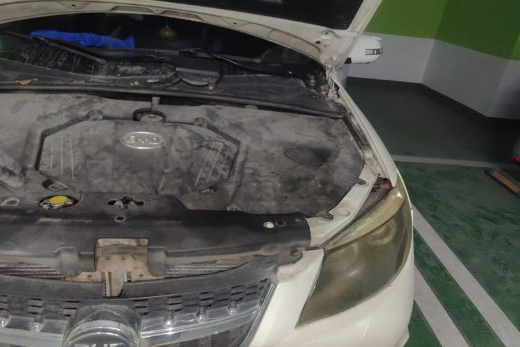 Used BYD S6 2013 Jingyue Edition 2.0L Manual Elite Model 5 Seats Engine Bay Left
