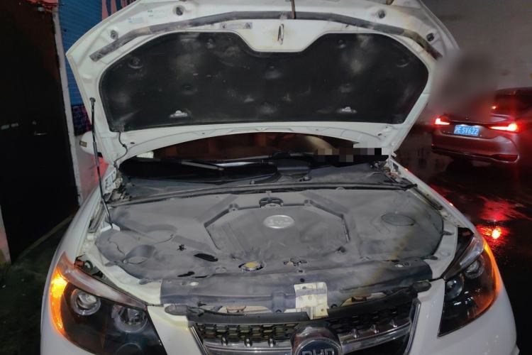 Used BYD S6 2013 Jingyue Edition 2.0L Manual Elite Model 5 Seats Engine Bay