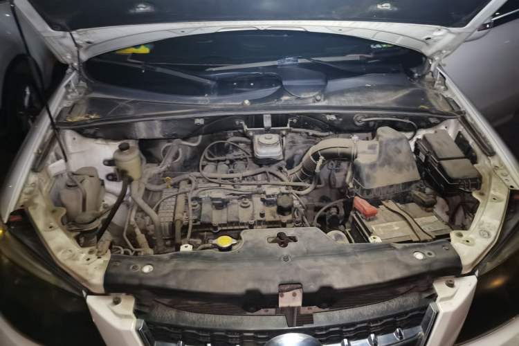 Used BYD S6 2013 Platinum Edition 2.0L Manual Luxury Model Engine Bay