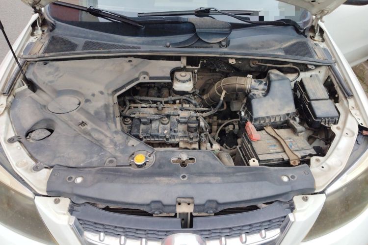 Used BYD S6 2013 Jingyue Edition 2.0L Manual Luxury Model 5 Seats Engine Bay