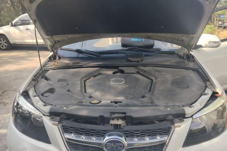 Used BYD S6 2013 Jingyue Edition 2.0L Manual Luxury Model 5 Seats Engine Bay