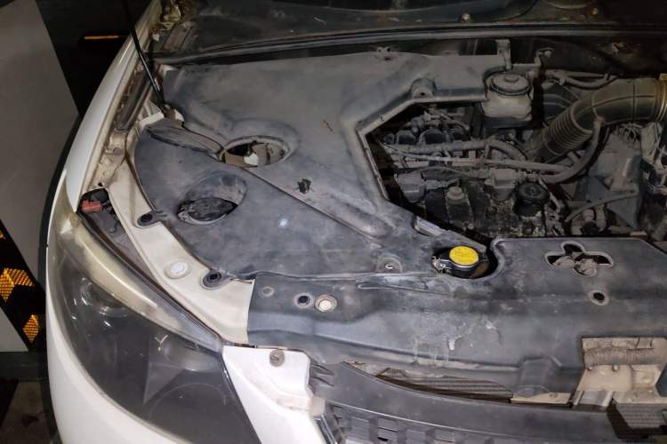 Used BYD S6 2013 Platinum Edition 2.0L Manual Luxury Model Engine Bay Right