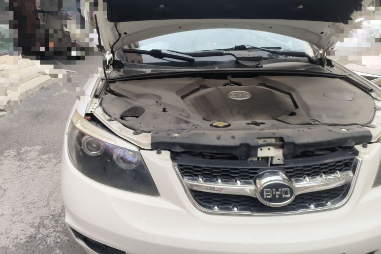 Used BYD S6 2013 Platinum Edition 2.0L Manual Elite Model Engine Bay Right