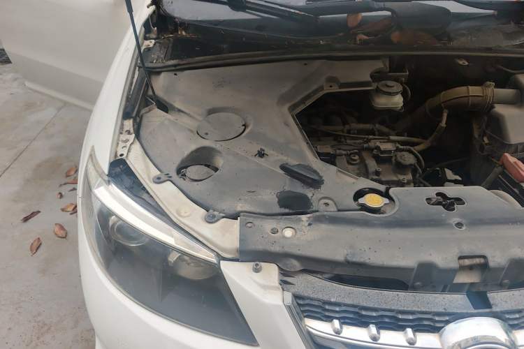 Used BYD S6 2013 Platinum Edition 2.0L Manual Luxury Model Engine Bay Right