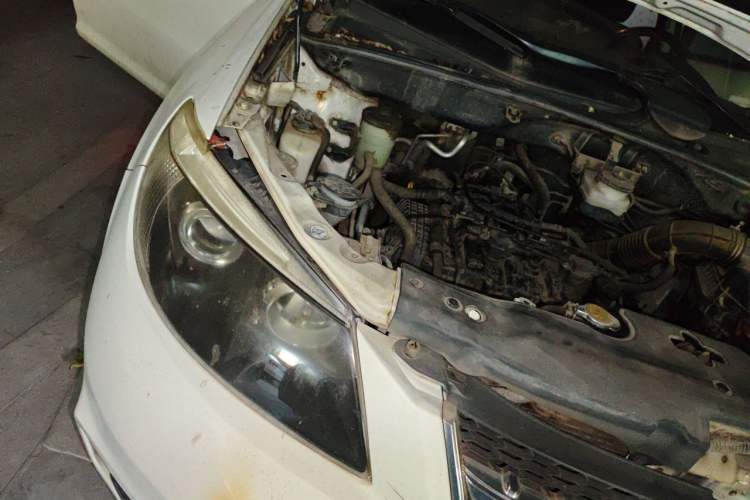 Used BYD S6 2013 Platinum Edition 2.0L Manual Luxury Model Engine Bay Right