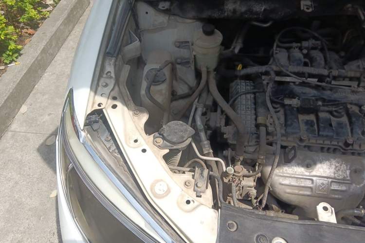 Used BYD S6 2013 Jingyue Edition 2.0L Manual Luxury Model 5 Seats Engine Bay Right