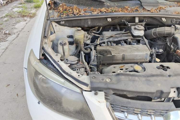 Used BYD S6 2013 Jingyue Edition 2.4L Automatic Elite Model 5 Seats Engine Bay Right