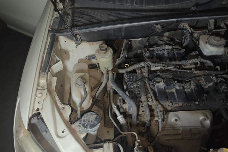 Used BYD S6 2013 Platinum Edition 2.0L Manual Luxury Model Engine Bay Right