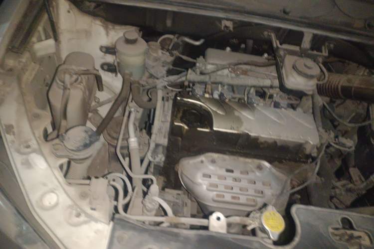 Used BYD S6 2013 Platinum Edition 2.4L Automatic Luxury Model Engine Bay Right