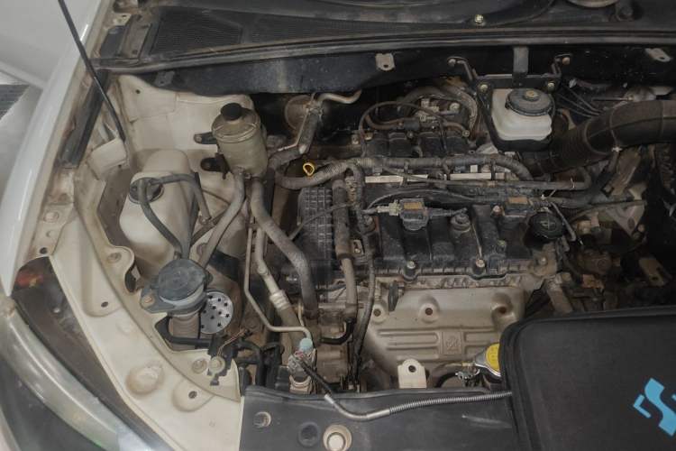 Used BYD S6 2013 Platinum Edition 2.0L Manual Luxury Model Engine Bay Right