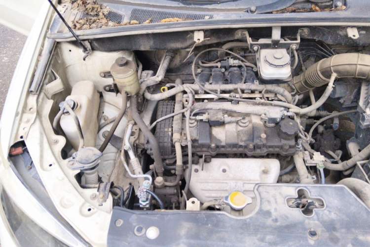 Used BYD S6 2013 Platinum Edition 2.0L Manual Luxury Model Engine Bay Right