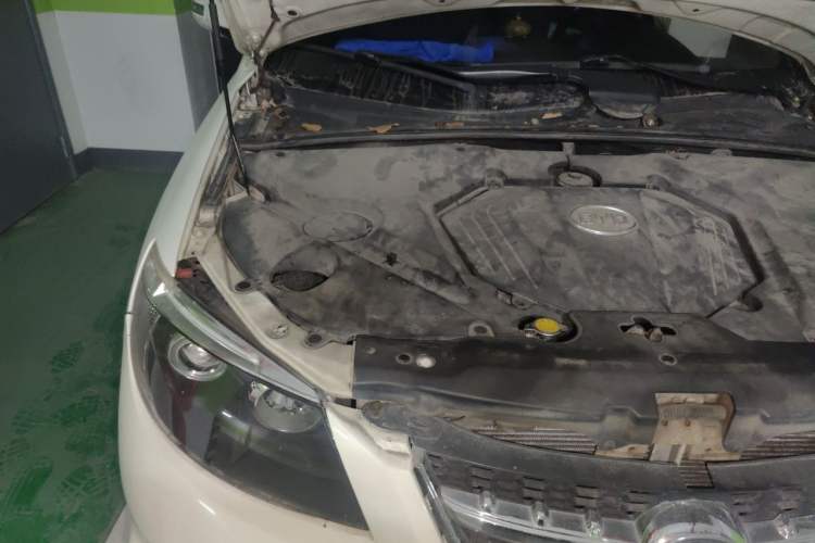 Used BYD S6 2013 Jingyue Edition 2.0L Manual Elite Model 5 Seats Engine Bay Right