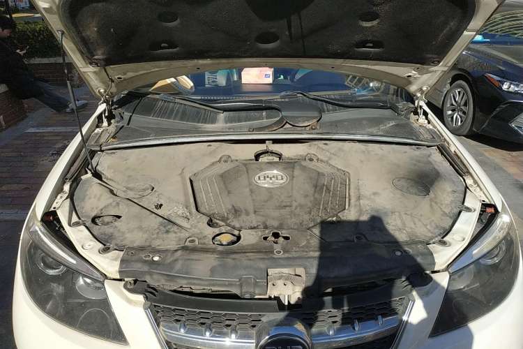 Used BYD S6 2013 Platinum Edition 2.0L Manual Luxury Model Engine Bay