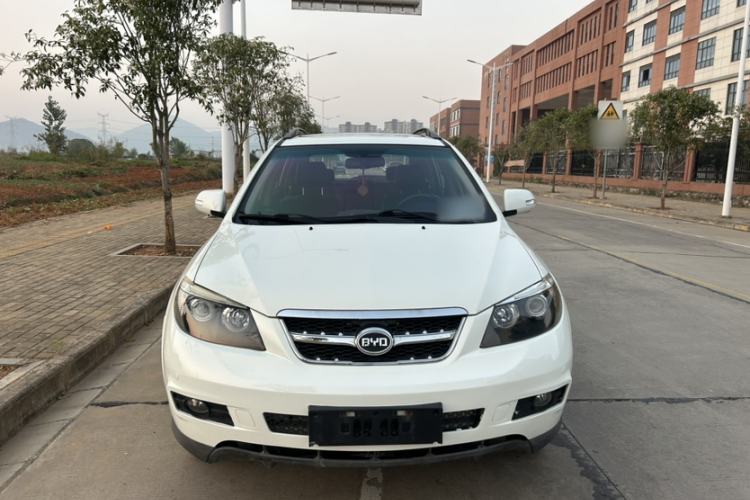 Used BYD S6 2013 Platinum Edition 2.4L Automatic Luxury Model Exterior 1