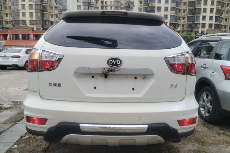 Used BYD S6 2013 Platinum Edition 2.0L Manual Luxury Model Exterior 4