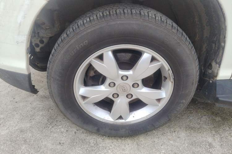 Used BYD S6 2013 Platinum Edition 2.0L Manual Luxury Model Exterior 7