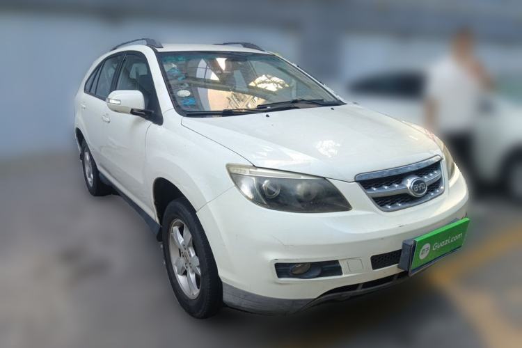 Used BYD S6 2013 Platinum Edition 2.0L Manual Luxury Model Front Right 45 Deg
