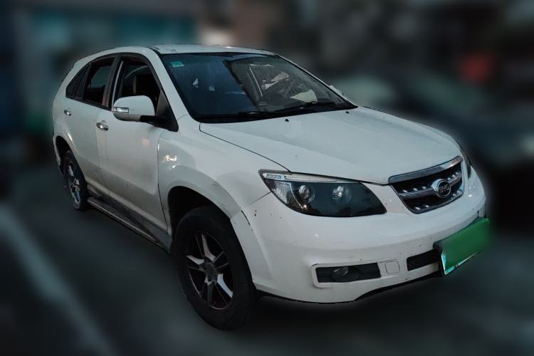 Used BYD S6 2013 Jingyue Edition 2.4L Manual Luxury 5-Seater Front Right 45 Deg