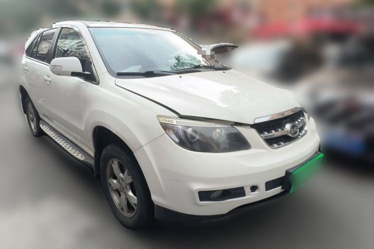 Used BYD S6 2013 Platinum Edition 2.0L Manual Elite Model Front Right 45 Deg