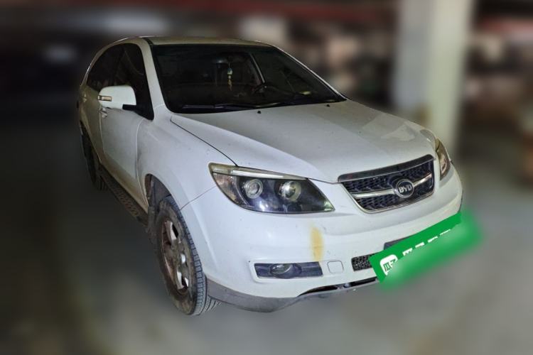 Used BYD S6 2013 Platinum Edition 2.0L Manual Luxury Model Front Right 45 Deg