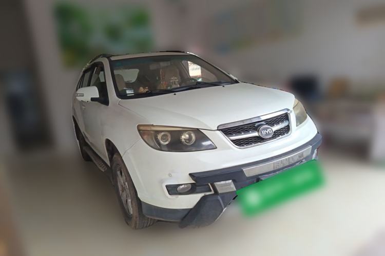 Used BYD S6 2013 Platinum Edition 2.0L Manual Luxury Model Front Right 45 Deg