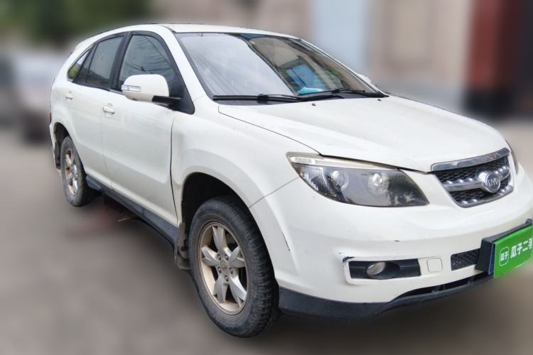 Used BYD S6 2013 Platinum Edition 2.0L Manual Luxury Model Front Right 45 Deg