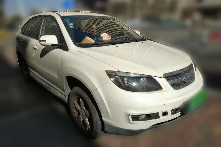 Used BYD S6 2013 Platinum Edition 2.0L Manual Luxury Model Front Right 45 Deg