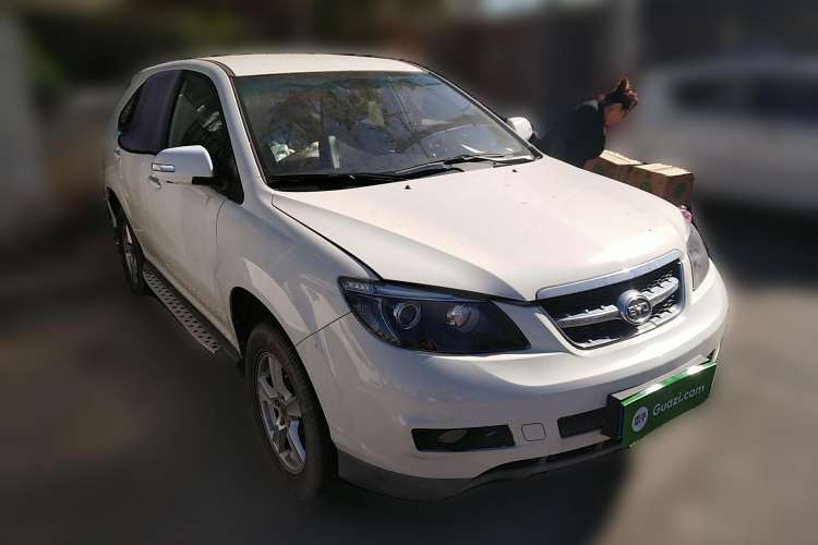 Used BYD S6 2013 Platinum Edition 2.0L Manual Luxury Model Front Right 45 Deg