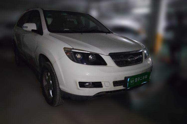 Used BYD S6 2013 Platinum Edition 2.0L Manual Luxury Model Front Right 45 Deg
