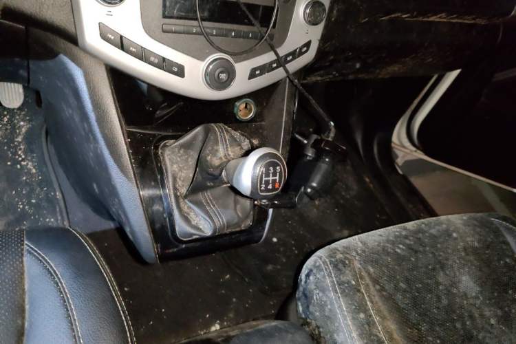 Used BYD S6 2013 Platinum Edition 2.0L Manual Luxury Model Gear Lever
