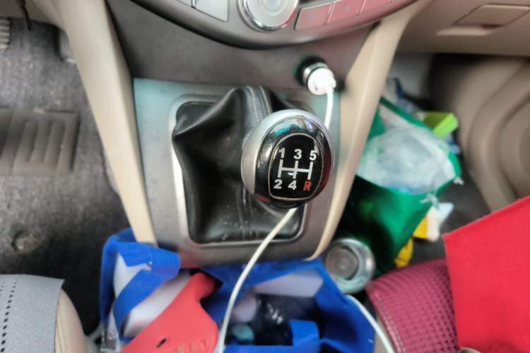 Used BYD S6 2013 Platinum Edition 2.0L Manual Elite Model Gear Lever