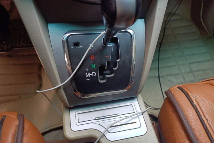 Used BYD S6 2013 Jingyue Edition 2.4L Automatic Elite Model 5 Seats Gear Lever