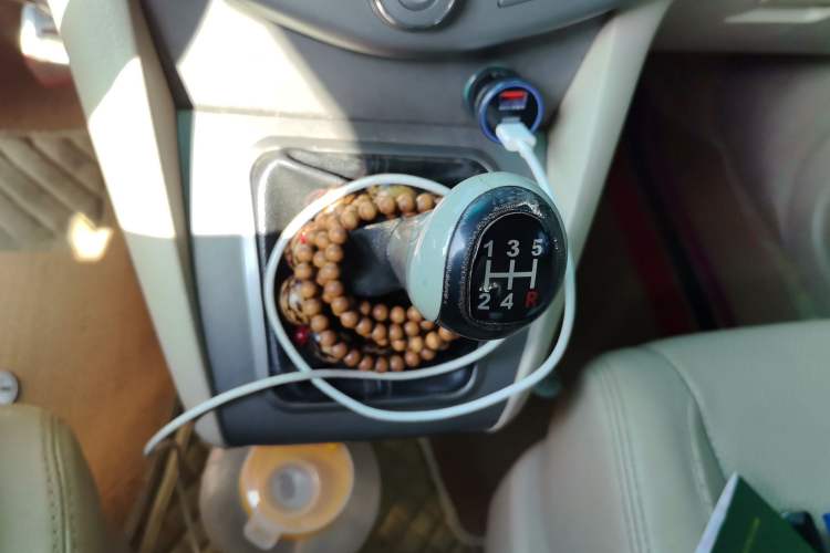 Used BYD S6 2013 Jingyue Edition 2.0L Manual Luxury Model 5 Seats Gear Lever