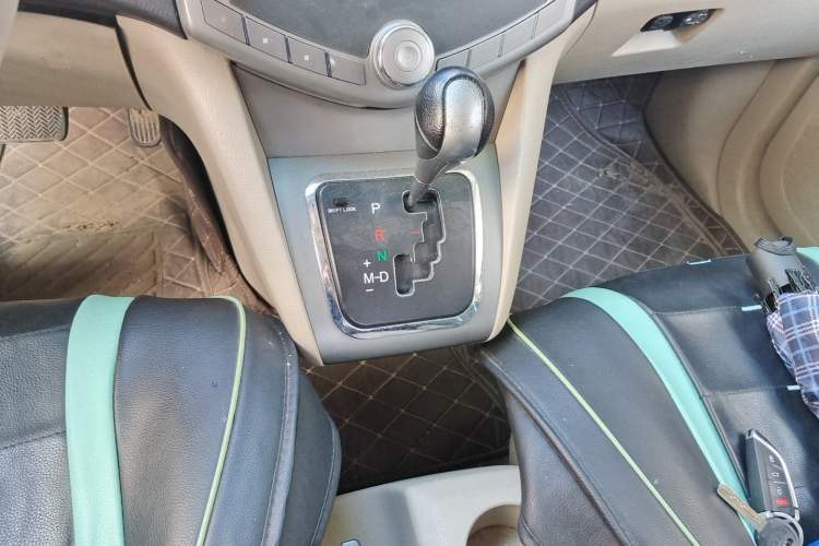 Used BYD S6 2013 Jingyue Edition 2.4L Automatic Elite Model 5 Seats Gear Lever