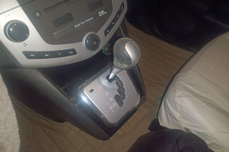 Used BYD S6 2013 Platinum Edition 2.4L Automatic Luxury Model Gear Lever