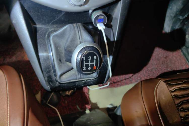Used BYD S6 2013 Jingyue Edition 2.0L Manual Elite Model 5 Seats Gear Lever