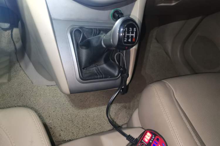 Used BYD S6 2013 Platinum Edition 2.0L Manual Luxury Model Gear Lever