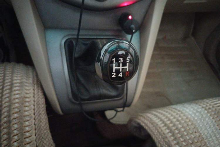 Used BYD S6 2013 Platinum Edition 2.0L Manual Luxury Model Gear Lever