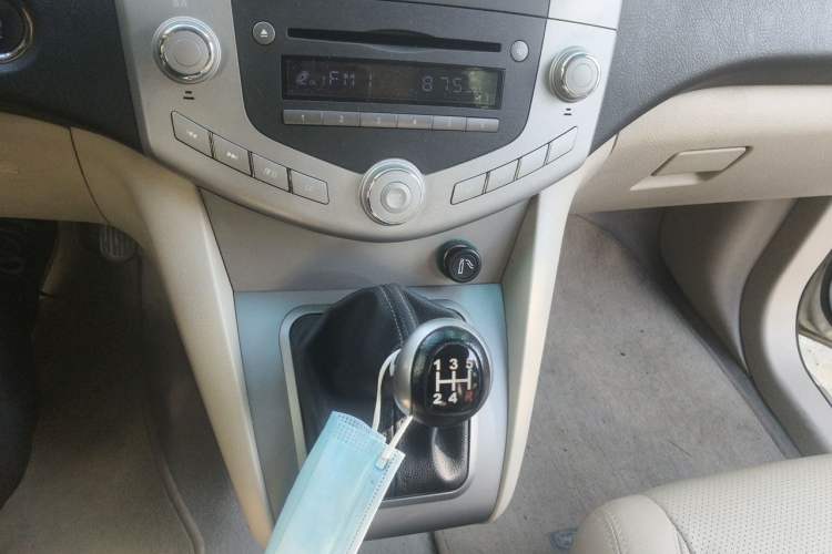 Used BYD S6 2013 Jingyue Edition 2.0L Manual Luxury Model 5 Seats Gear Lever