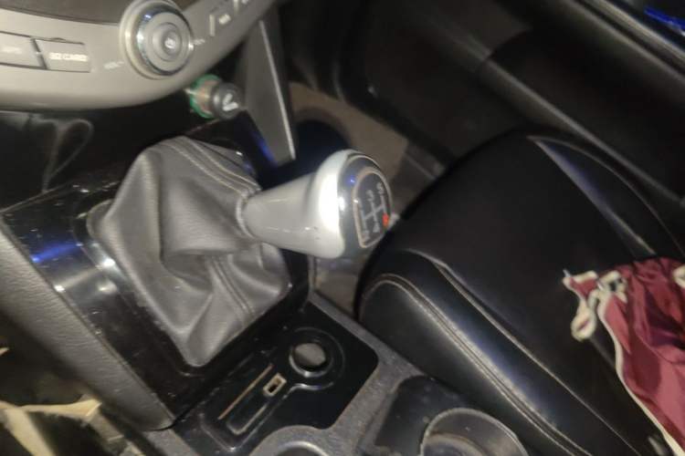 Used BYD S6 2013 Jingyue Edition 2.0L Manual Elite Model 5 Seats Gear Lever